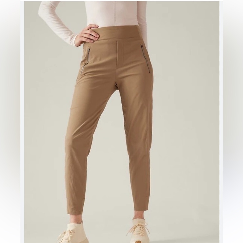 Athleta TREKKIE MID RISE LEGACY JOGGER Tan Ankle Pants size 8